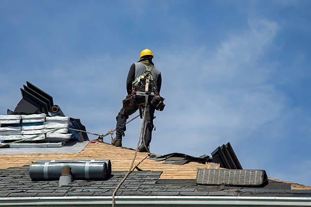 Professional Gutter Installation technician working in Hartsville, TN